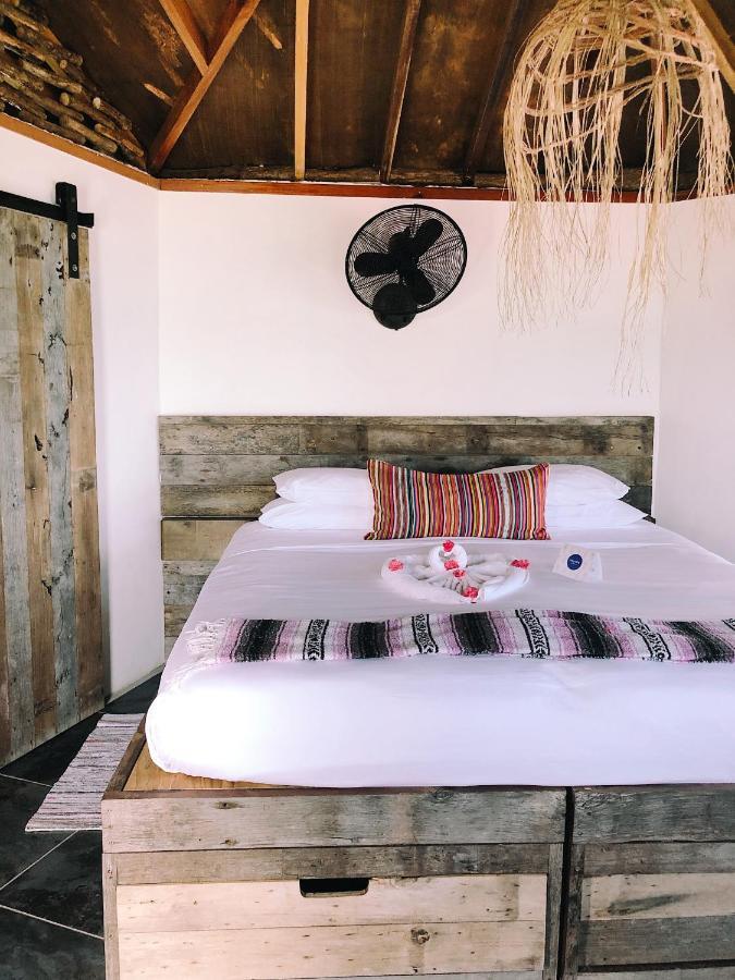Thatch Caye Resort A Muy'Ono Resort ฮอปกินส์ ภายนอก รูปภาพ